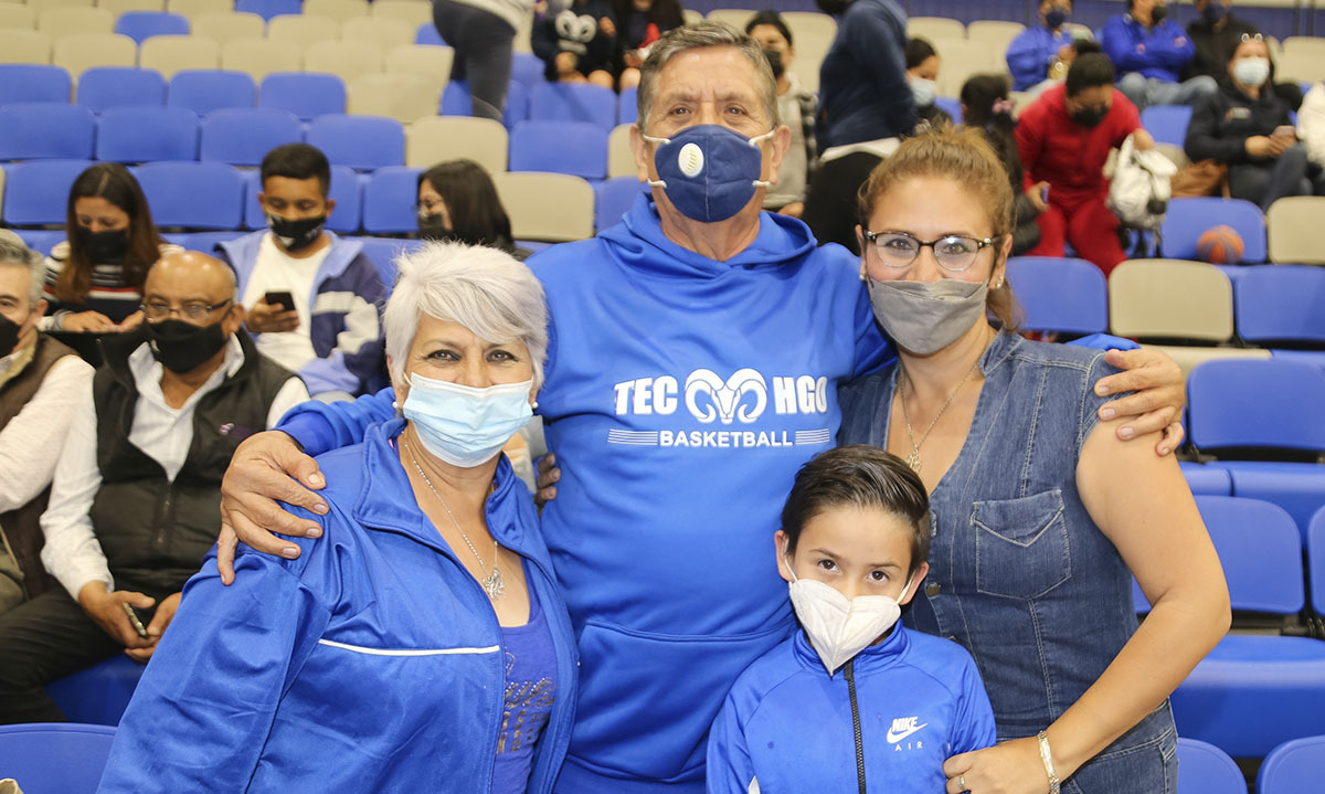 Rachel Luna, Héctor Astudillo, Nancy Astudillo Y Ethan González