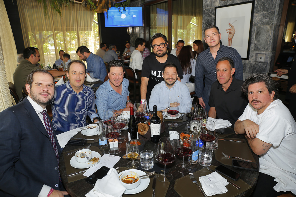 Checo Gutiérrez, Carlos Villaseñor, Daniel Acosta, Alejandro Camargo, Humberto Falcón, Francisco García, Daniel Milmo y Chuy VillarreaL