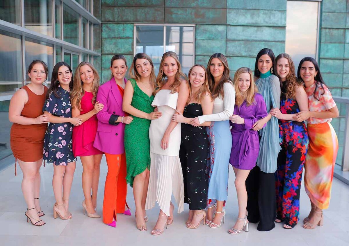 Valeria Guevara con sus mejores amigas