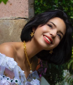 Ángela Aguilar da cátedra de estilo con blusa strapless (Foto: Instagram)