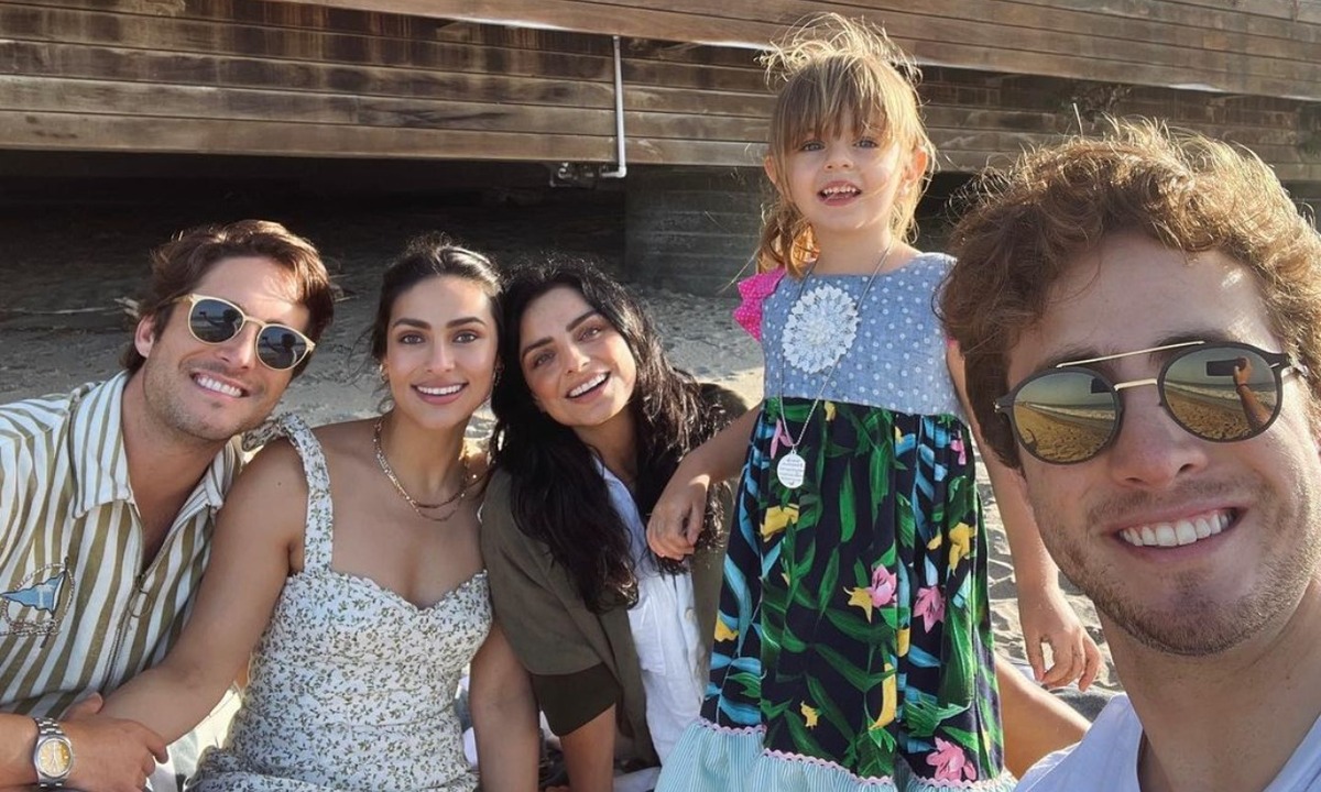 Renata Notni y Diego Boneta con Aislinn Derbez (Foto: Instagram)