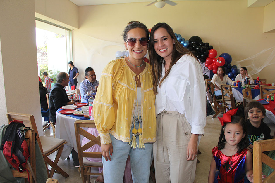 Karla Sáenz y Karla Mejía.