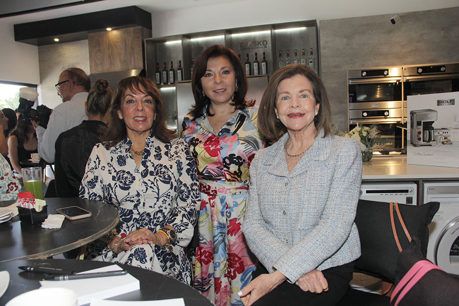 Yeya Beruben, Karen Collignon y Lorena Ramos de Ceballos.