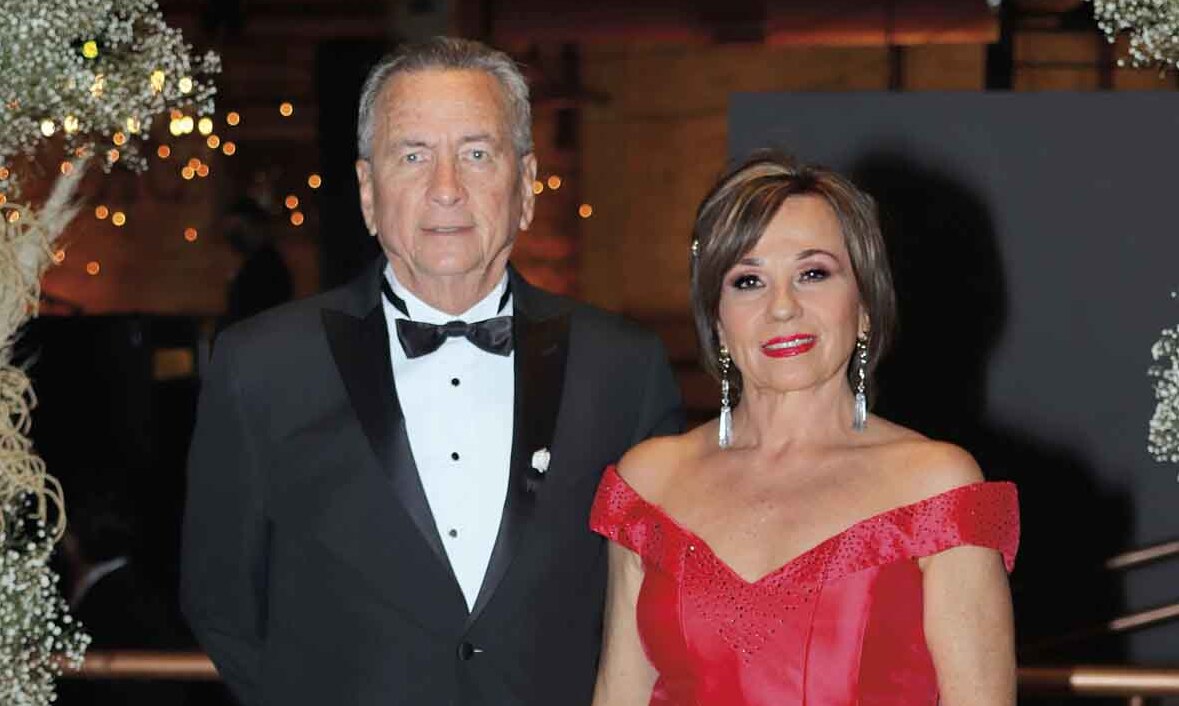 Papás del novio. Craighton Allan Edgar Jones y María Eugenia Ramírez / Fotos: Dennis Hernández