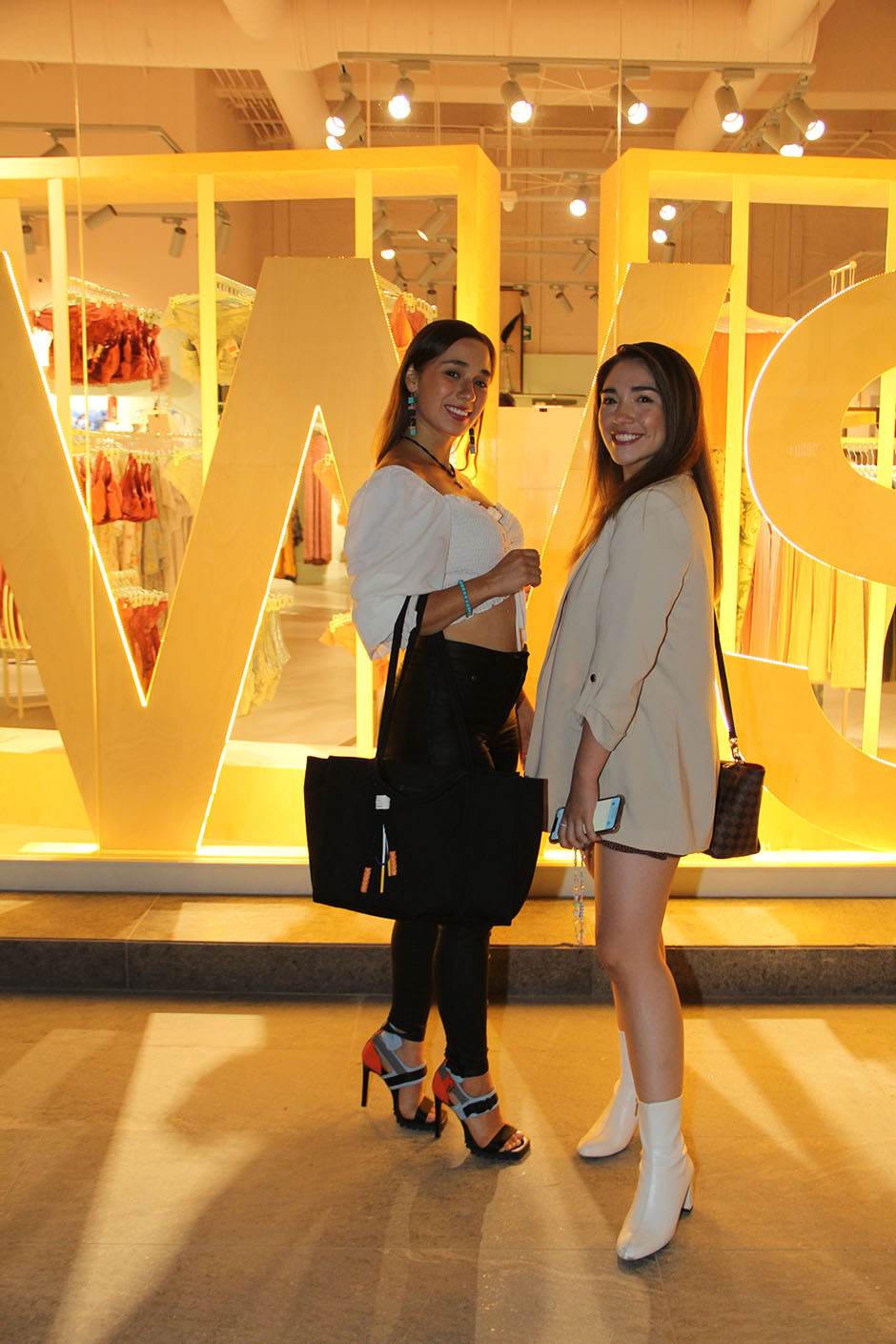 Paola Cargam y Andrea Duarte