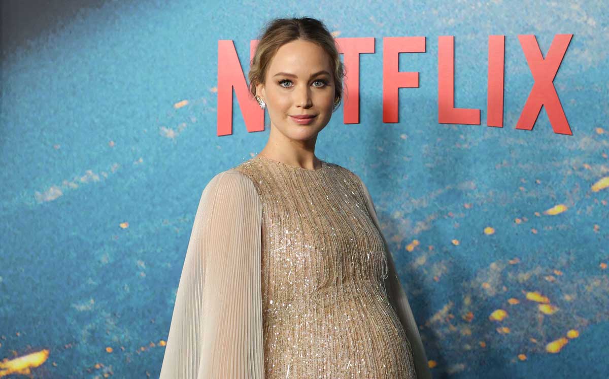 Jennifer Lawrence reaparece en público tras dar a luz y presume su cuerpo post parto