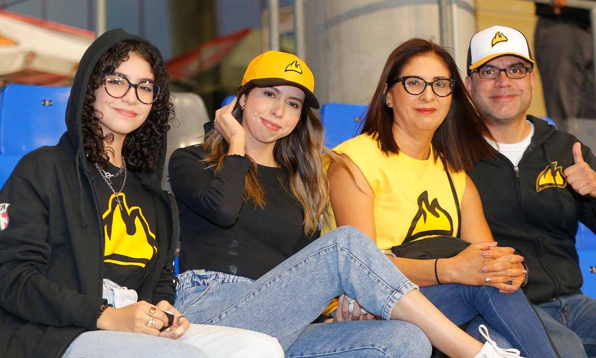 Sofia Richarte, Natalia Richarte, Esperanza Martínez y César Richarte