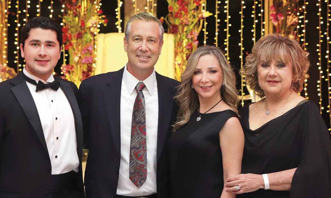 Eugenio Flores, Carlos Flores, Roberta Leal y Alicia de Leal / Fotos: Dennis Hernández