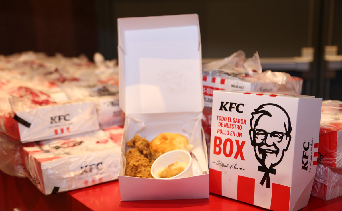 Los invitados degustaron buckets de KFC