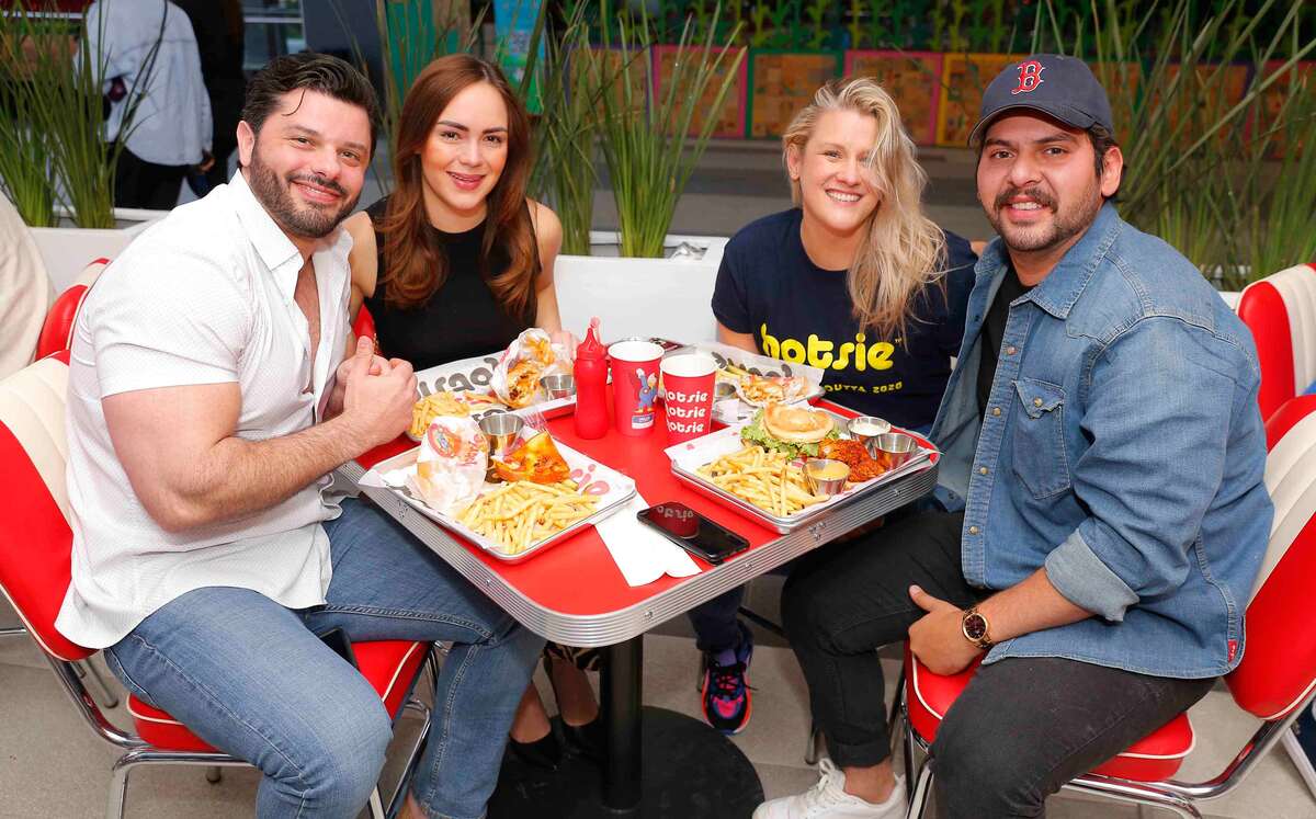 Luis Guerra, Valeria Sosa, Cecilia González y Sebastián León