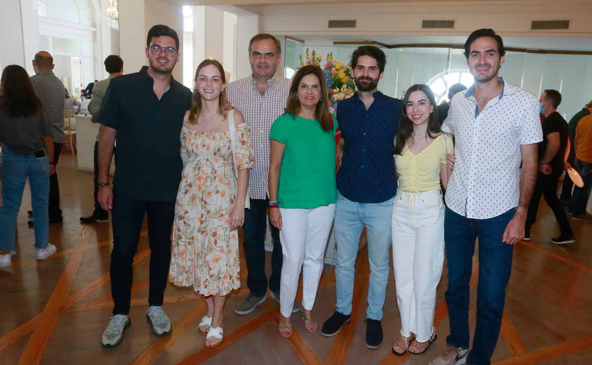 Pato Canales, Bárbara Sánchez, Patricio Canales, Claudia de la Garza de Canales, Mauricio Canales Regina Escamilla y Gonzalo Canales / Fotos: Omar Val