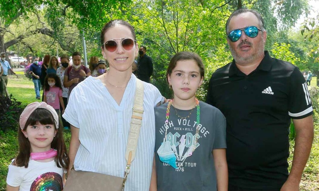 Raquel Pérez, Valeria Zorrilla de Pérez, Eugenia Pérez y Xavier Pérez.
