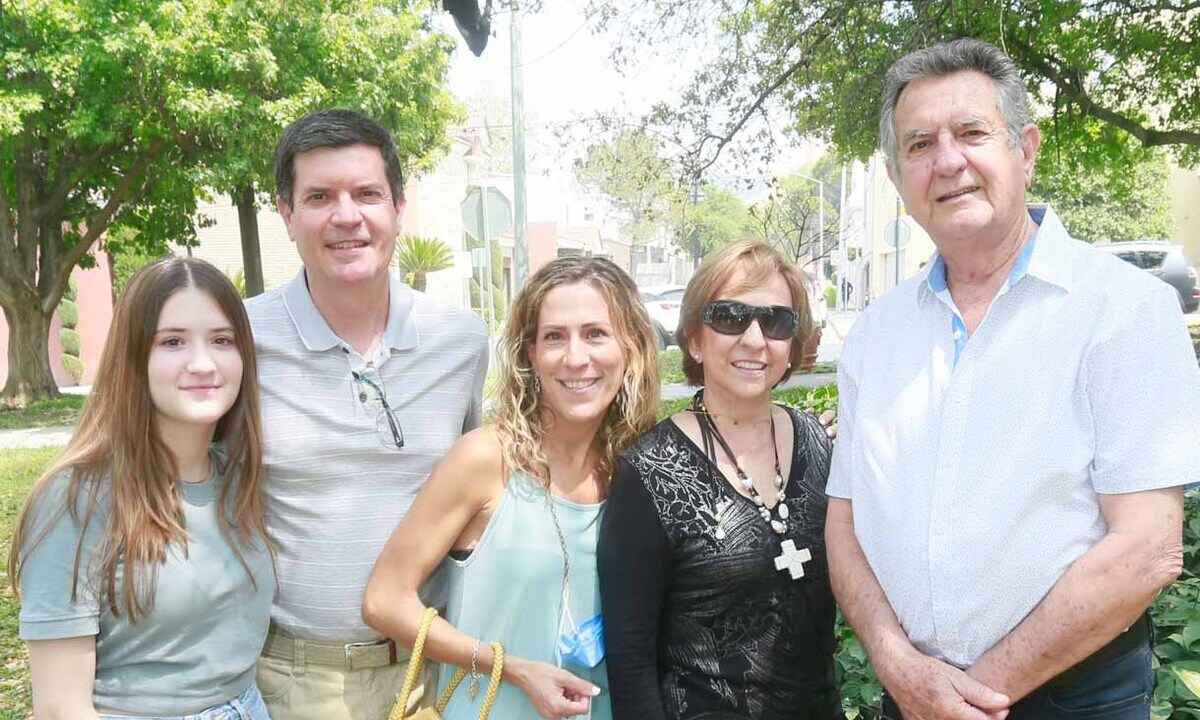 Regina Guerra, Ricardo Guerra, Rosalinda Saldaña de Guerra, Lucha Gutérrez de Guerra y Ricardo Guerra