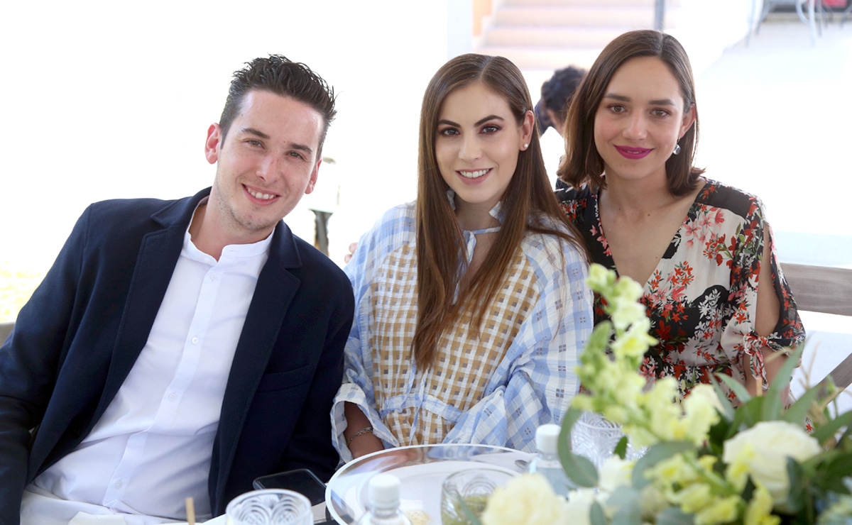 Ricardo, Angelina y Paty