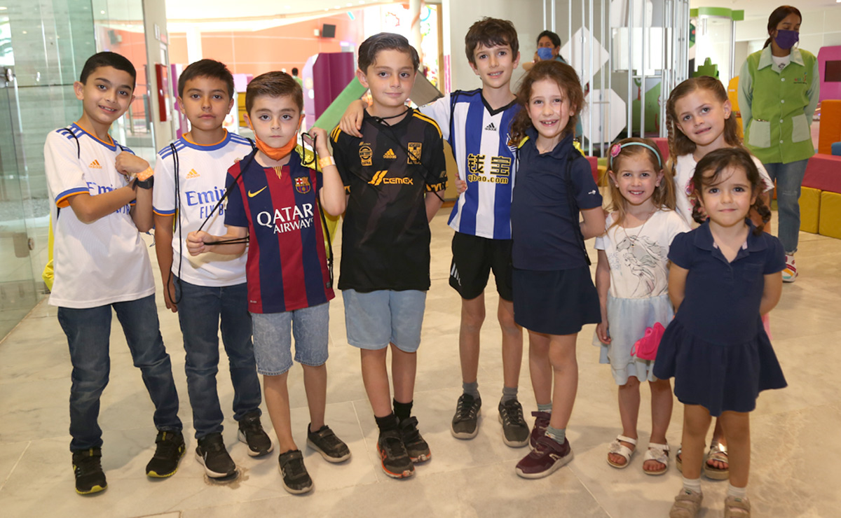 Roberto, Roberto, Anwar, Yamil, Luken, Anne y Valentina