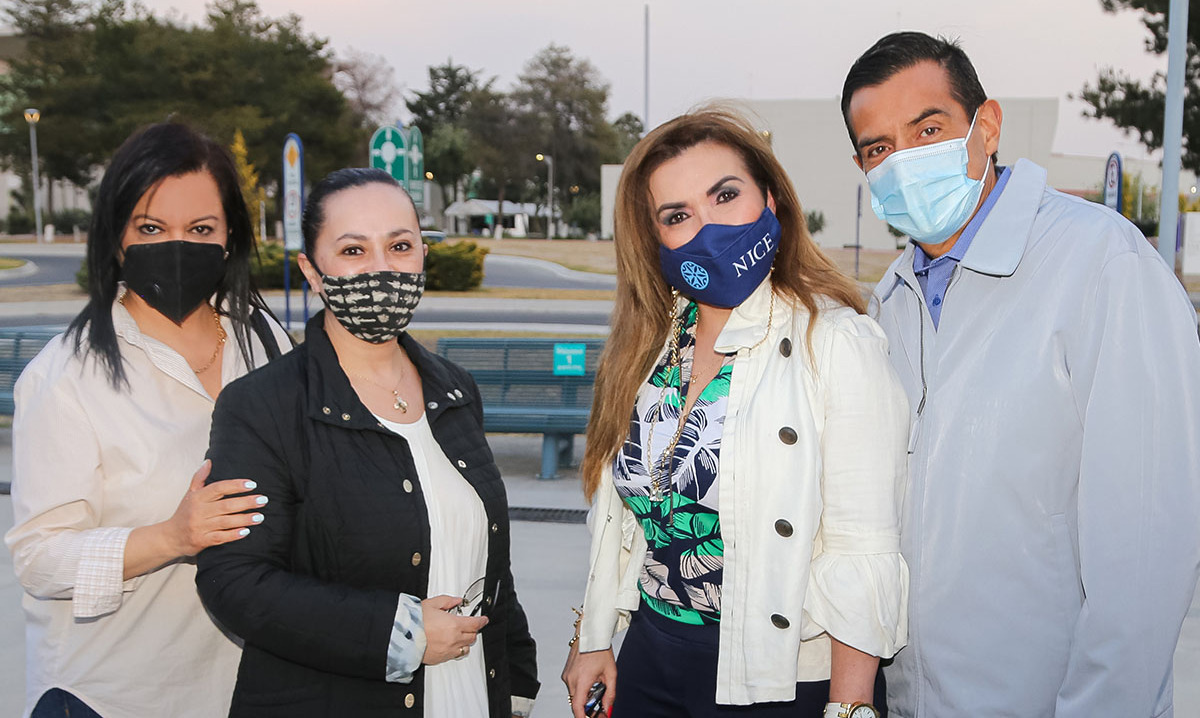 Irma Osorio, Yazmín Bejos, Gina Viggiano y León Gómez