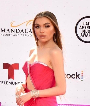 Sofía Castro y el vestido cuero que impactó en los Latin AMAs 2022 (Foto: Getty Images)