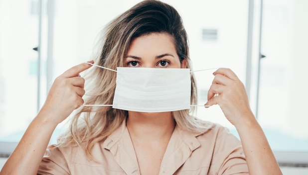 Covid-19: ¿Usar cubrebocas daña los pulmones y afecta la respiración? (Foto: Getty Imagess)