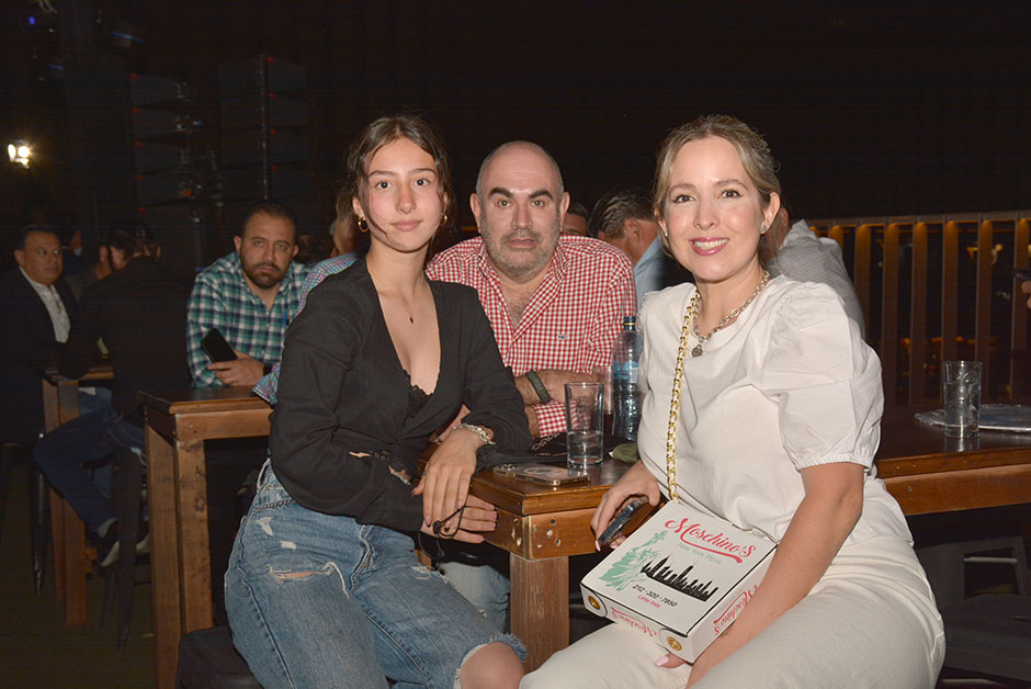 Andrea Amezcua, Eduardo Rosales y Daniela Rangel