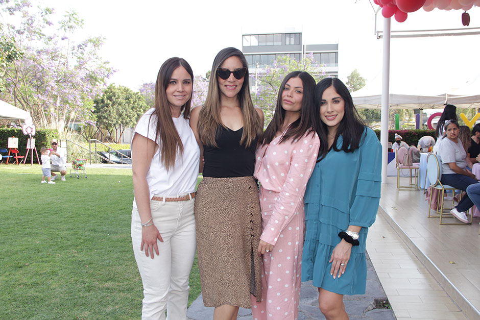 Michelle Mayorquín, Paulina Escobar, Maye Guarro y Karla Lozano