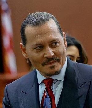 Johnny Depp es captado dibujando y comiendo gomitas en el juicio. (Foto: Instagram).
