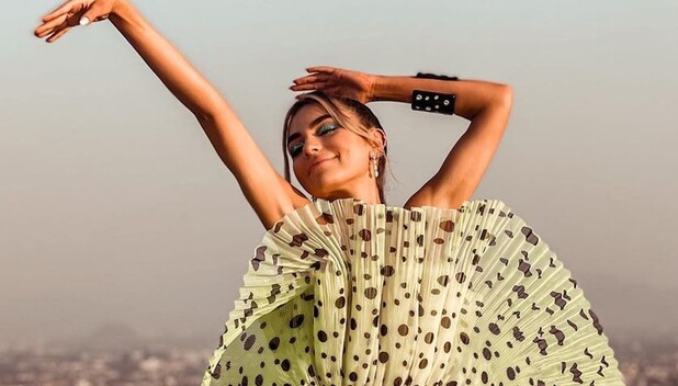 Sofía Castro y el look que se robó el Mercedes-Benz Fashion Week México. (Foto: Instagram).