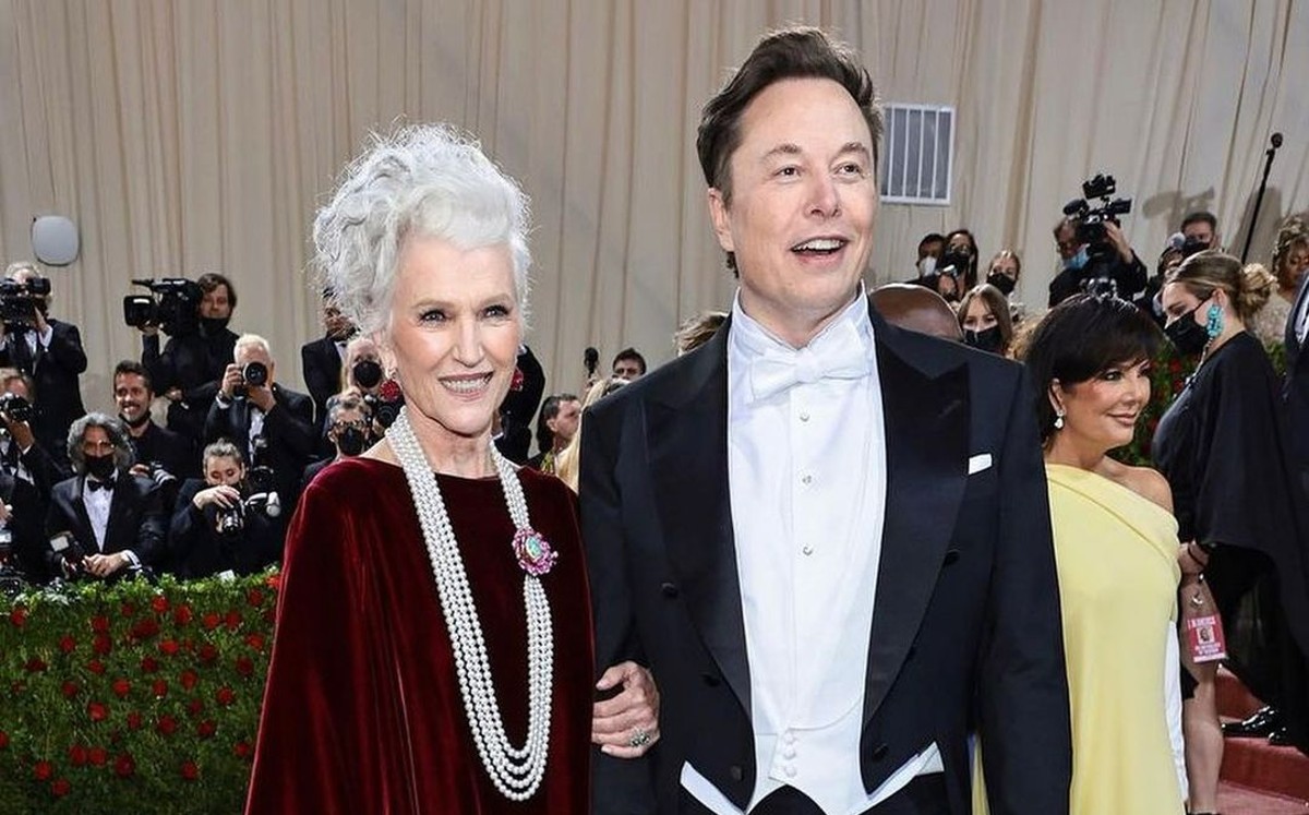 Elon Musk y Maye Musk en la MET Gala 2022. Foto: Instagram
