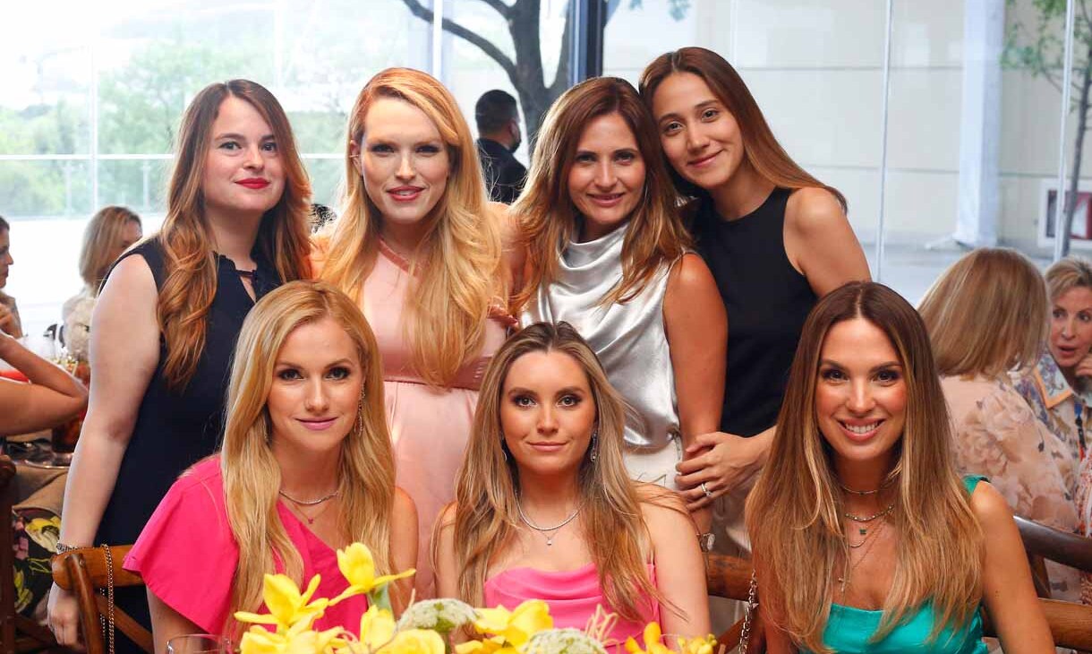 Paulina Guerra, Vero Meade, Ale Manautou, Ivanna Villarreal, Miriam Meade de Quintanilla, Dana Back e Ileana González de Meade