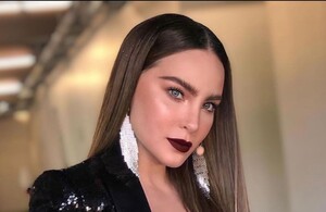 Belinda posa en vestido negro de terciopelo. (Foto: Intagram).