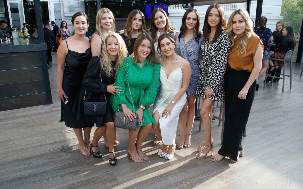 Cristy Noyola con grupo de amigas