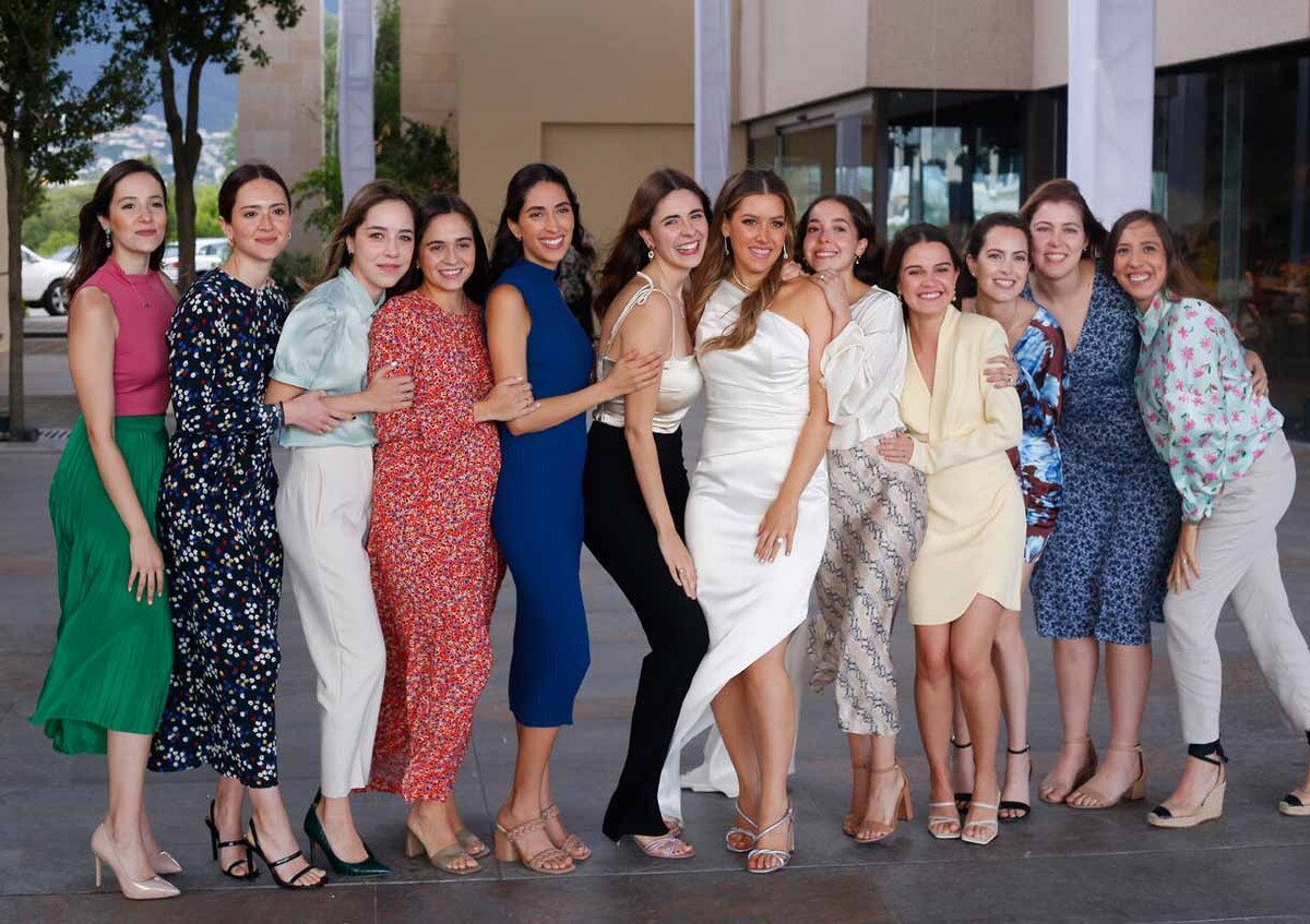 Daniela Villarreal junto a sus mejores amigas