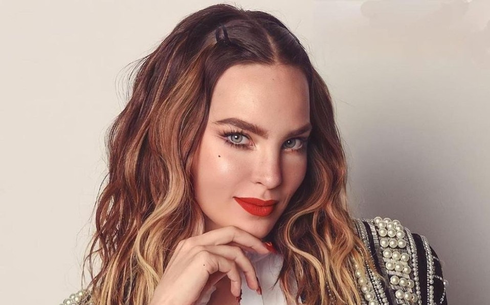 Belinda rinde homenaje a Vicente Fernández en España
