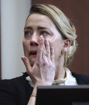 Amber Heard es acusada por usar FRASES de películas en su testimonio.
