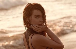 Belinda y el traje de baño de transparencias que conquistó España. (Foto: Instagram).