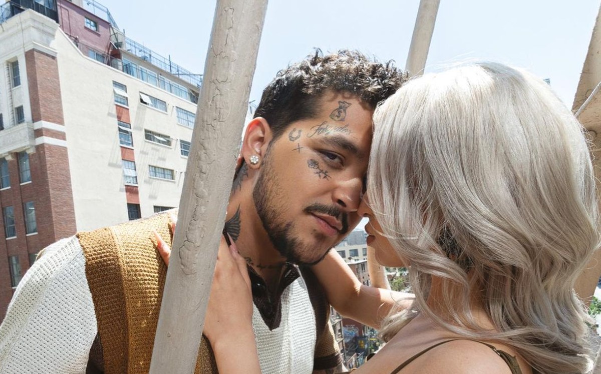 Christian Nodal protagoniza portada de Playboy. (Foto: Instagram).