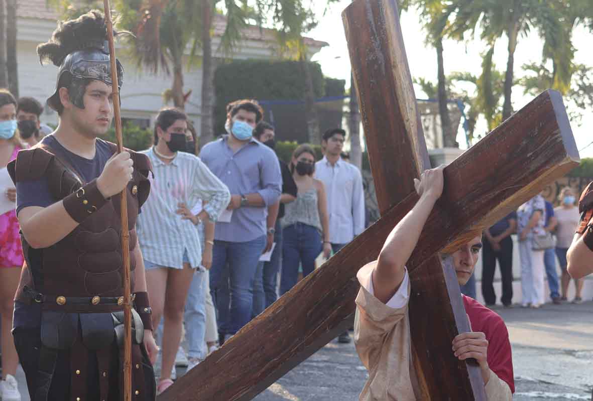 Momentos del Vía Crucis / Foto: Dennis Hernández