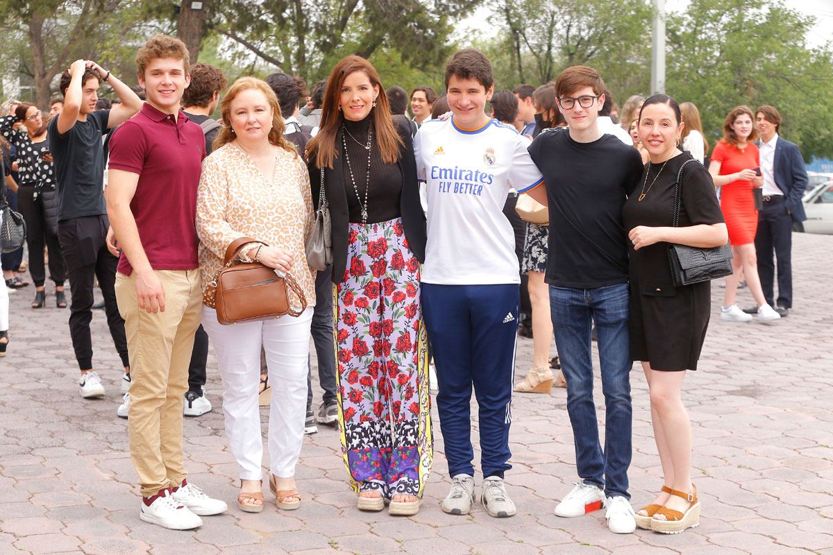 Gustavo Cavazos, Jenny Leal, Mónica Martínez, Pedro de la Garza, Celina Quintanilla y David de León