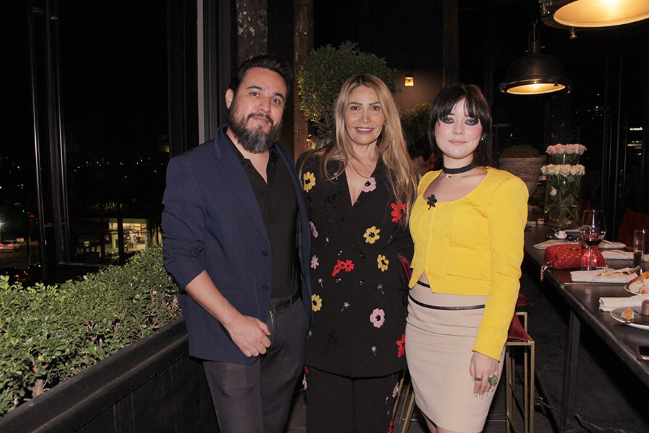 Isaac Covarrubias, Hilda García y Vane Bon
