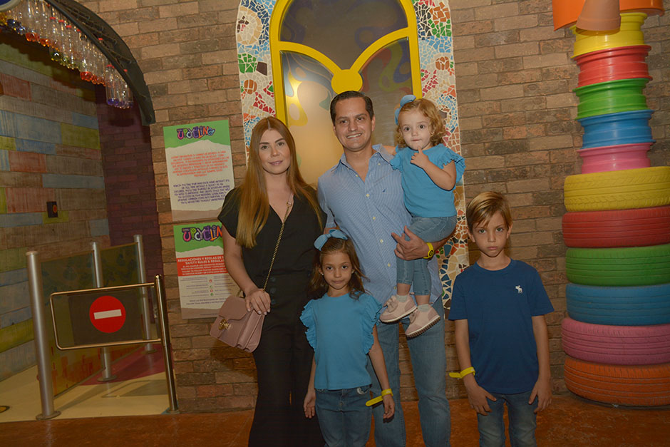 Majo Martínez, Ernesto Guzmán, Andrea Guzmán, Isabella Guzmán y Paula Guzmán