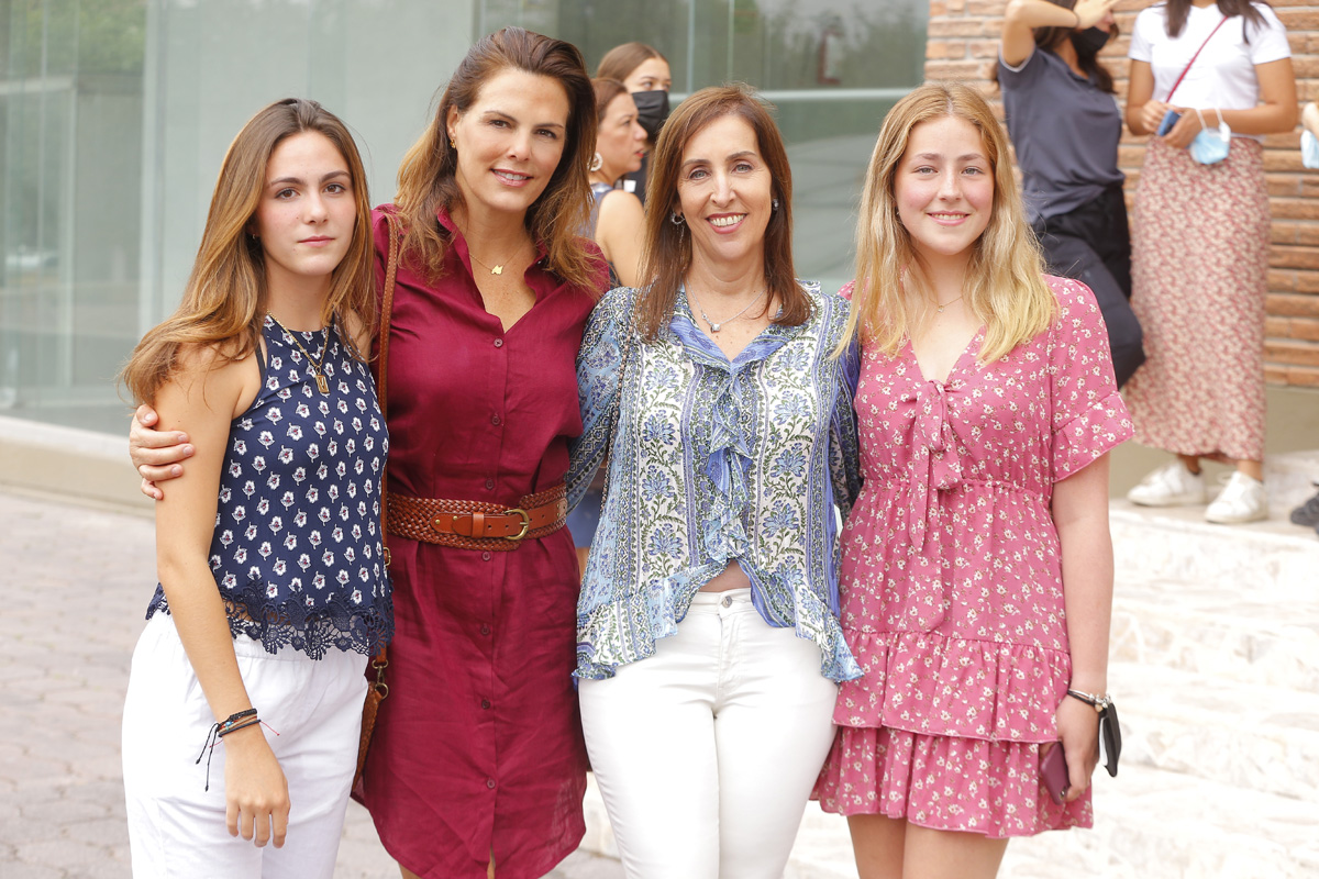 Myriam Blanco, Rosa María Oliver de Blanco, Catalina Rodríguez y Fernanda Toussaint