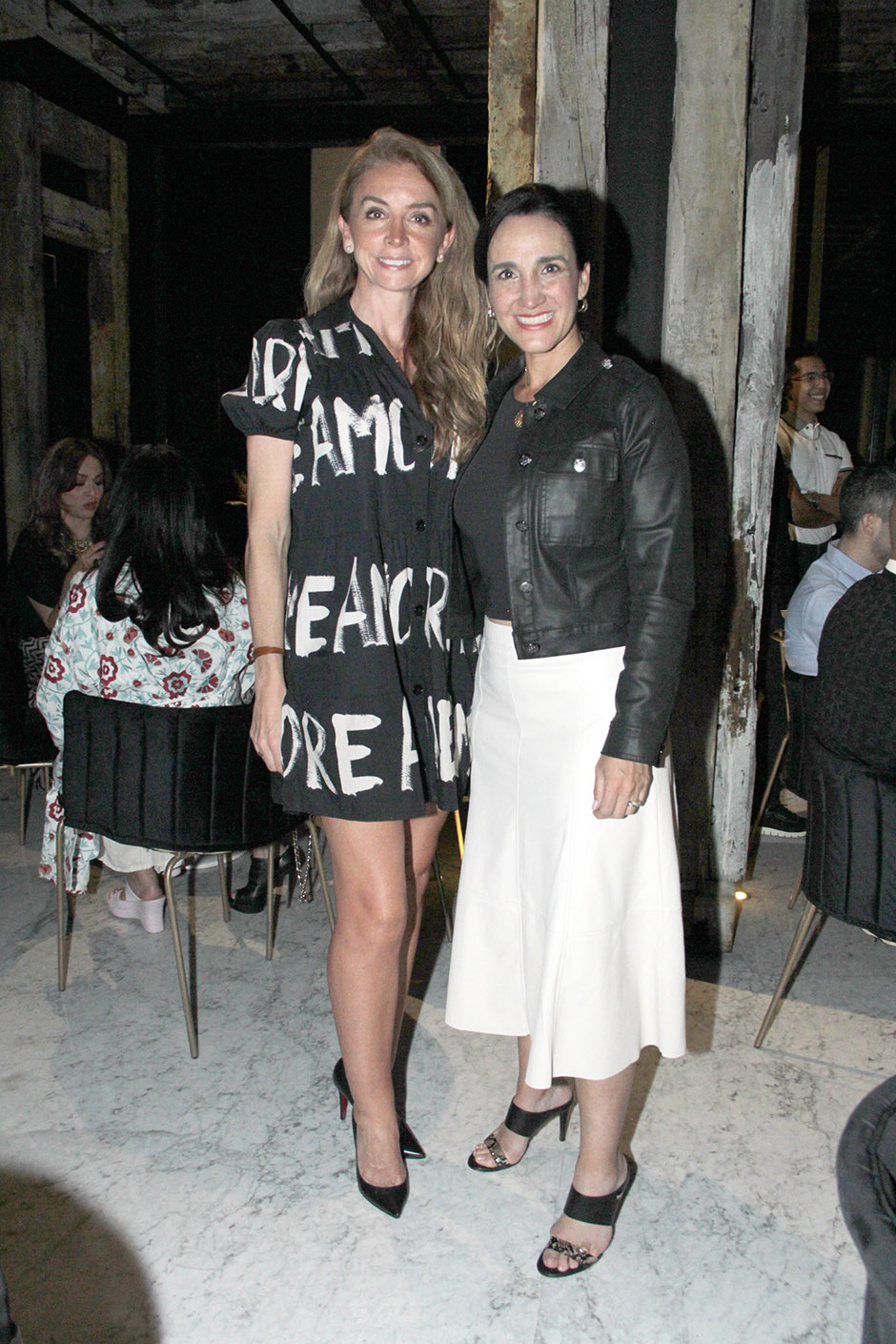 Rosa Mary Ampudis y Nora Castillo