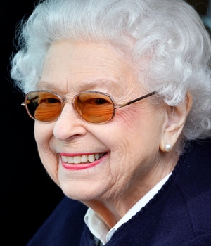 La Reina Isabel reaparece sonriente y recibe una ovación de pie (Foto: Getty Images)