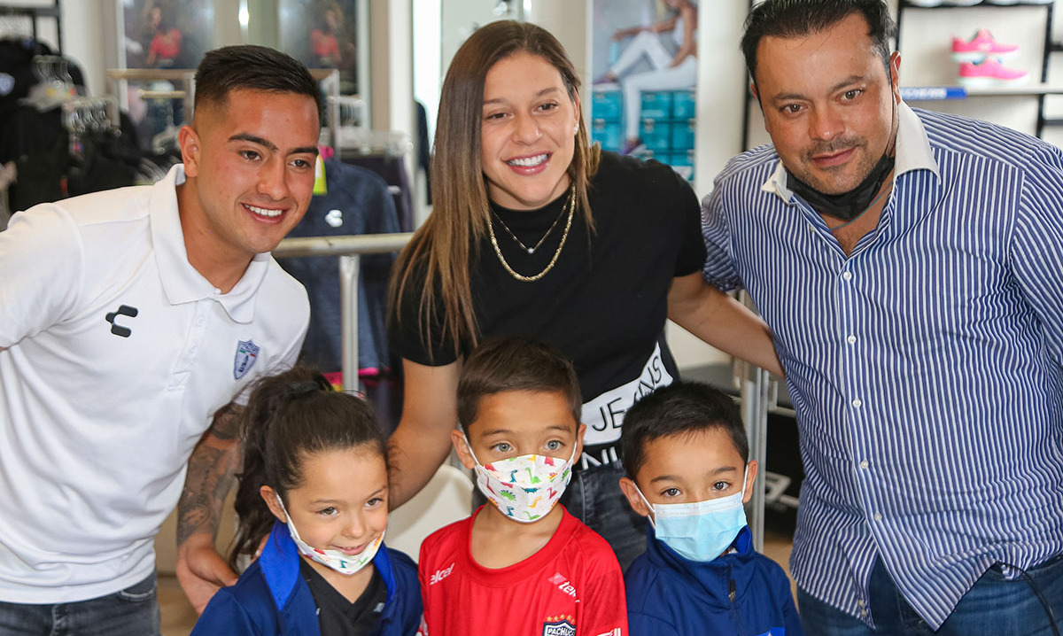 Erick Sánchez y Norma Palafox convive con affición