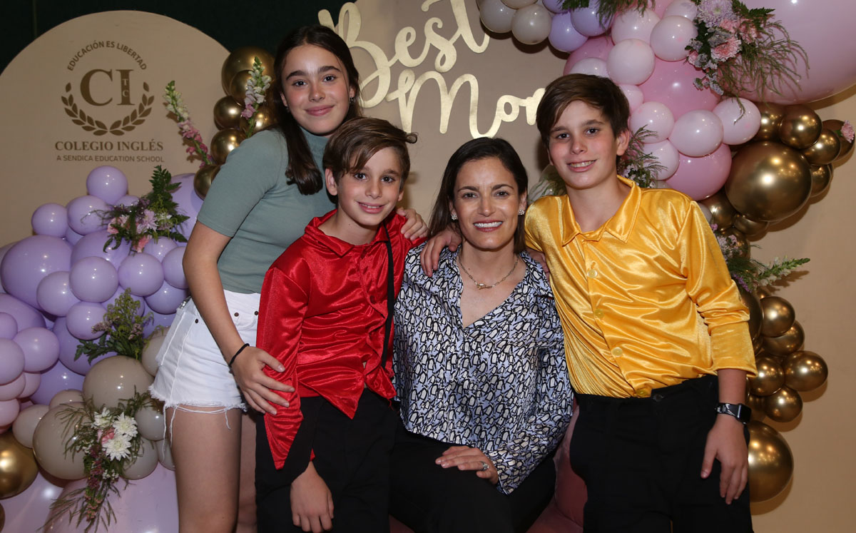 Luciana, Fabio, Anilú y Marcelo