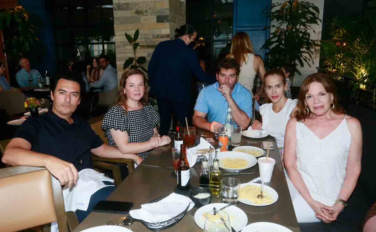 Armando de la Fuente, Norma Benavides, Mauricio Benavides, Zoila Villarreal y Norma Morales / Fotos: Omar Valdez
