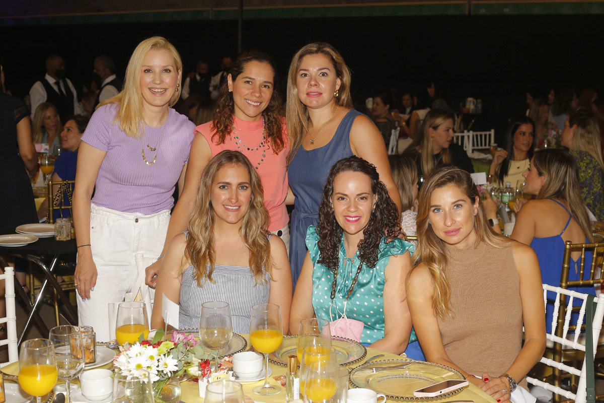 Bárbara Parás, Mónica Díaz, Ale Izaguirre, María Teresa Junient, Luly Ramos, Graciela Ailloud