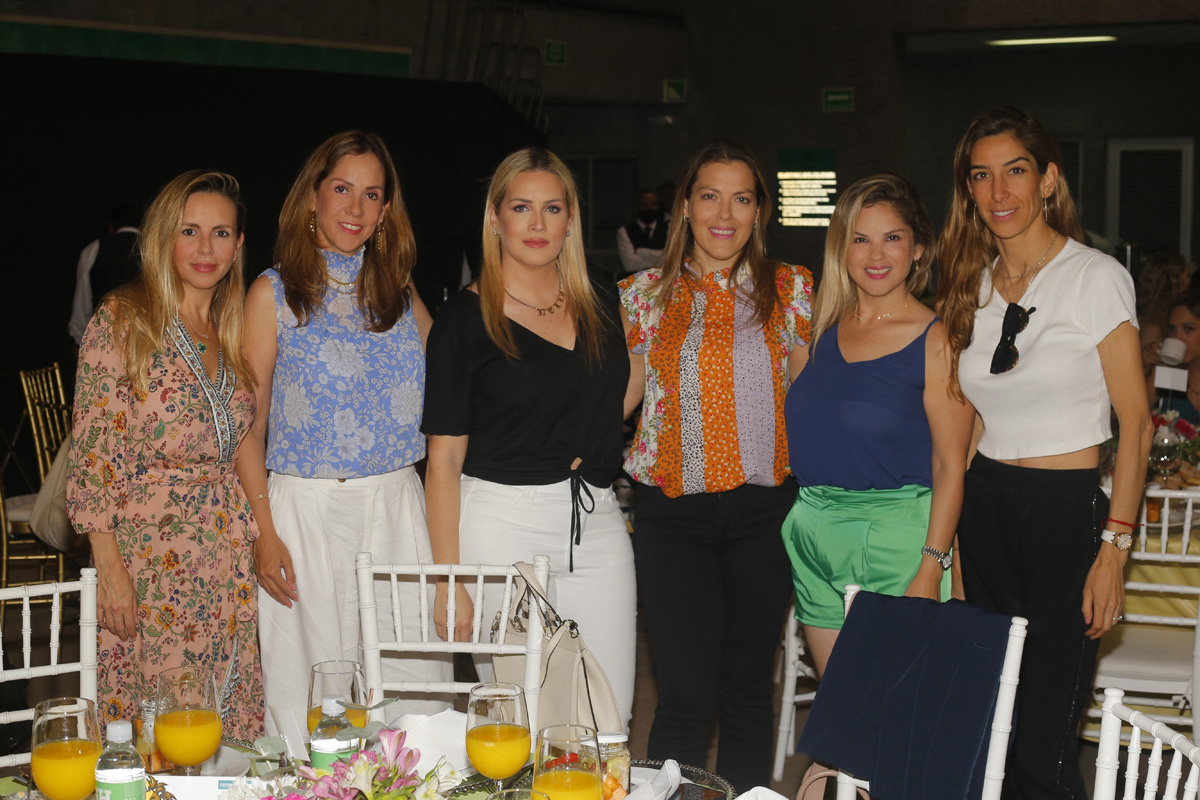 Bárbara Villanueva, Érika Romero, Nelly Toussaint, Martha Celia Villarreal, Laura Serna y Amiel Ruiz de Martín