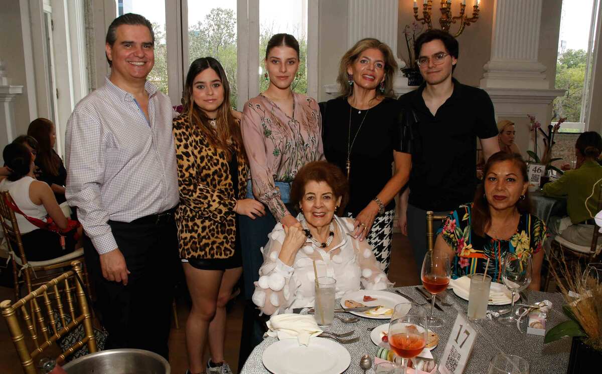 Eduardo Rodríguez, Camila Rodríguez, Raquel Rodríguez, Eduardo Rodríguez, Anita Brunell  y Consuelo Barbosa