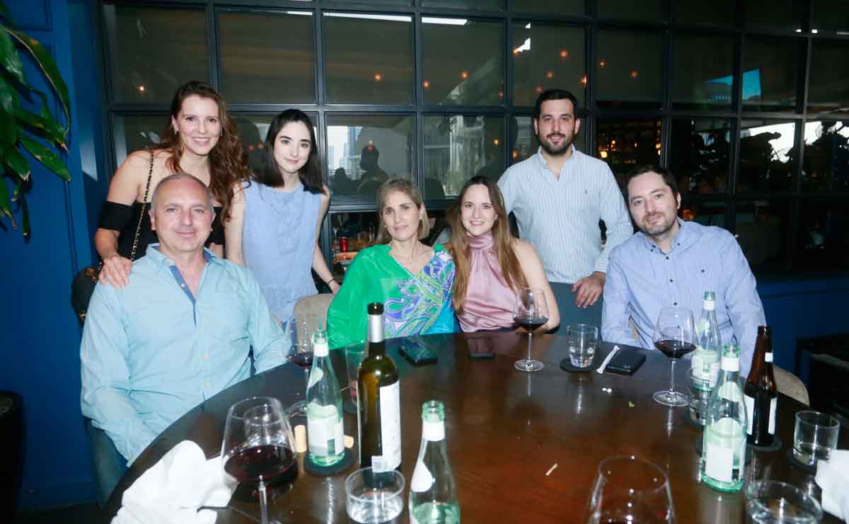 Rubén Fuentes,Adriana Zambrano, Valeria Fuentes, Claudia Serna, Balbina Fuentes, Jesús Dabdoub y Marcelo Fuentes / Fotos: Omar Valdez