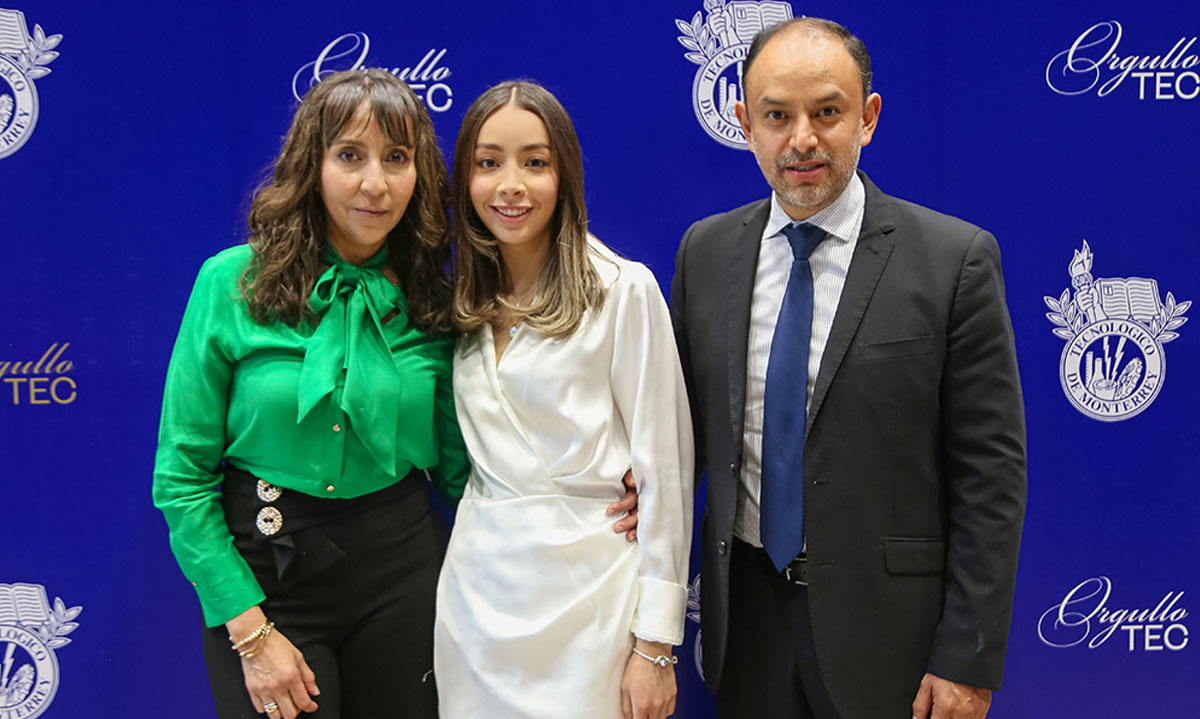 Claudia Castro, Frida Téllez y Alfredo Téllez
